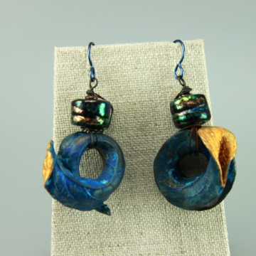 #1049, Deep Blue & Gold Circular Flower Earrings